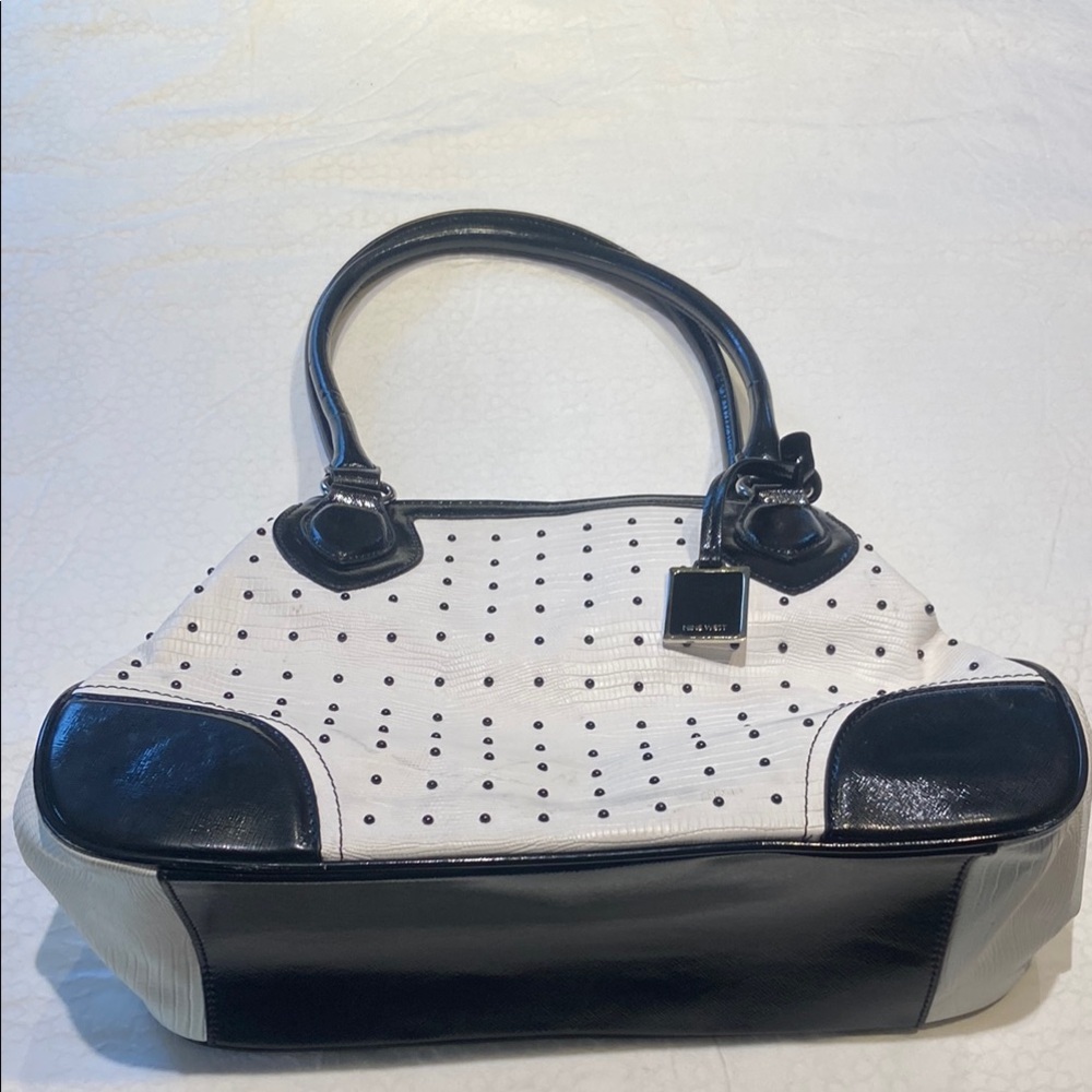 Chic Black and White Polka Dot Handbag - Picture 2 of 7